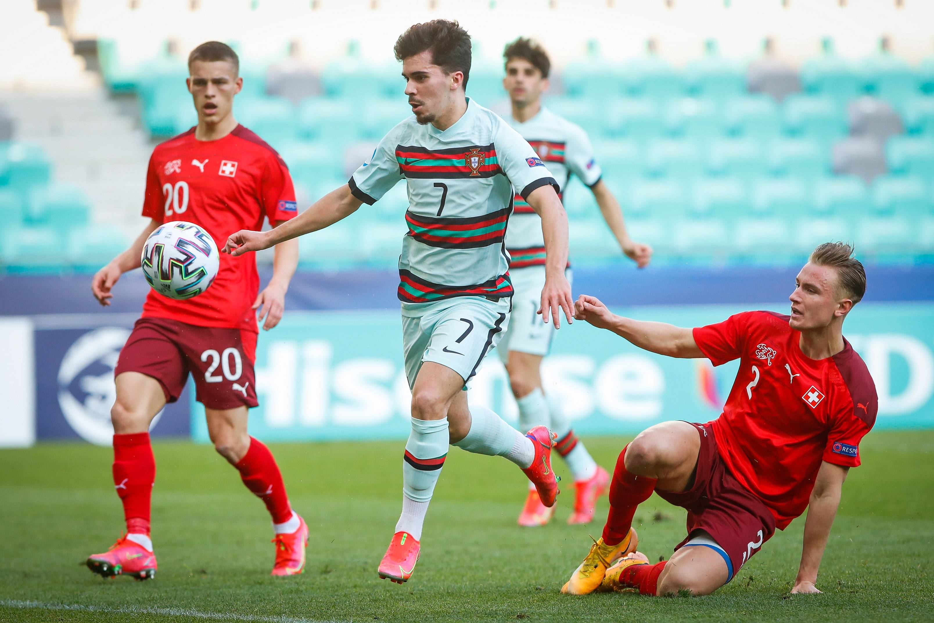 欧锦赛预选赛今晚将展开激烈对决