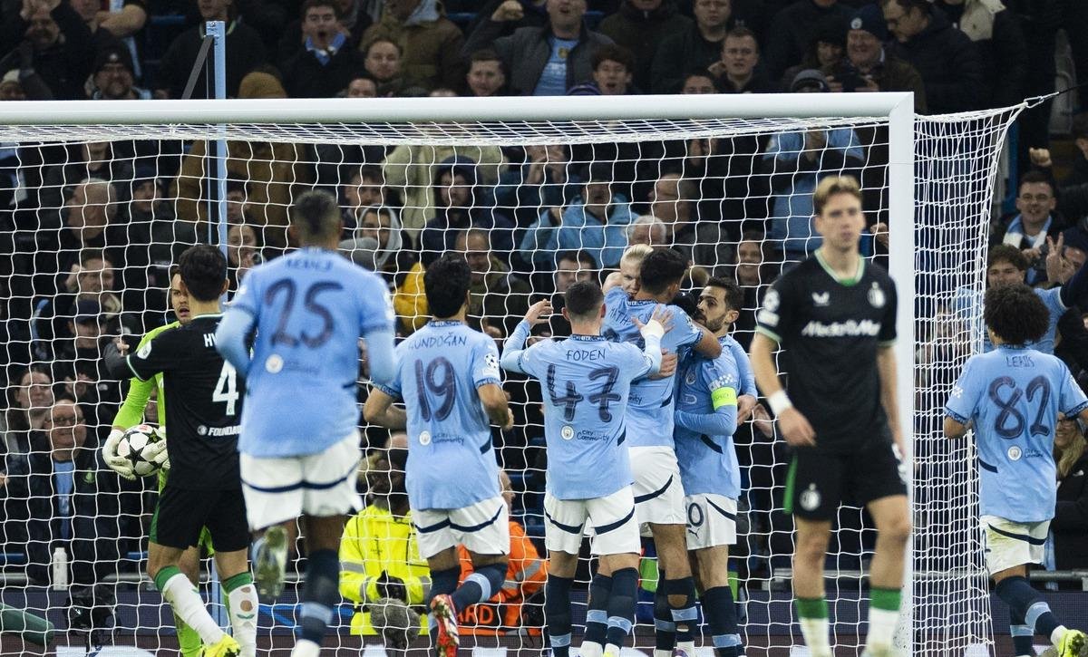 包含球场上的较量正酣,观众尽情欢呼的词条 包含球场上的较量正酣,观众尽情欢呼的词条