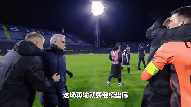 包含罗马三球大胜桑普多利亚，重返前四的词条