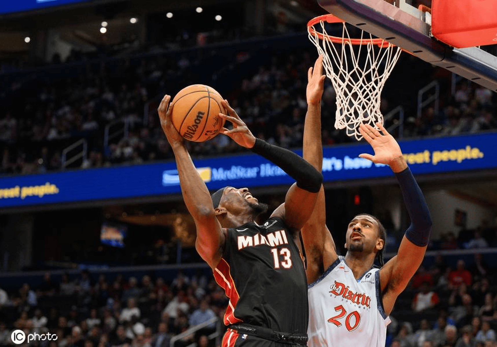 热火队客场战胜对手,富尔茨表现出色 热火队客场战胜对手,富尔茨表现出色