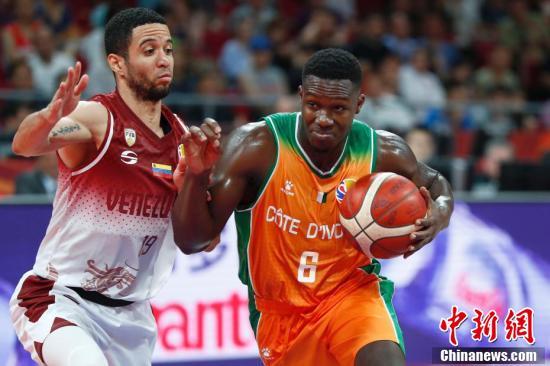 委内瑞拉轮椅篮球队团结合作赢得尊重