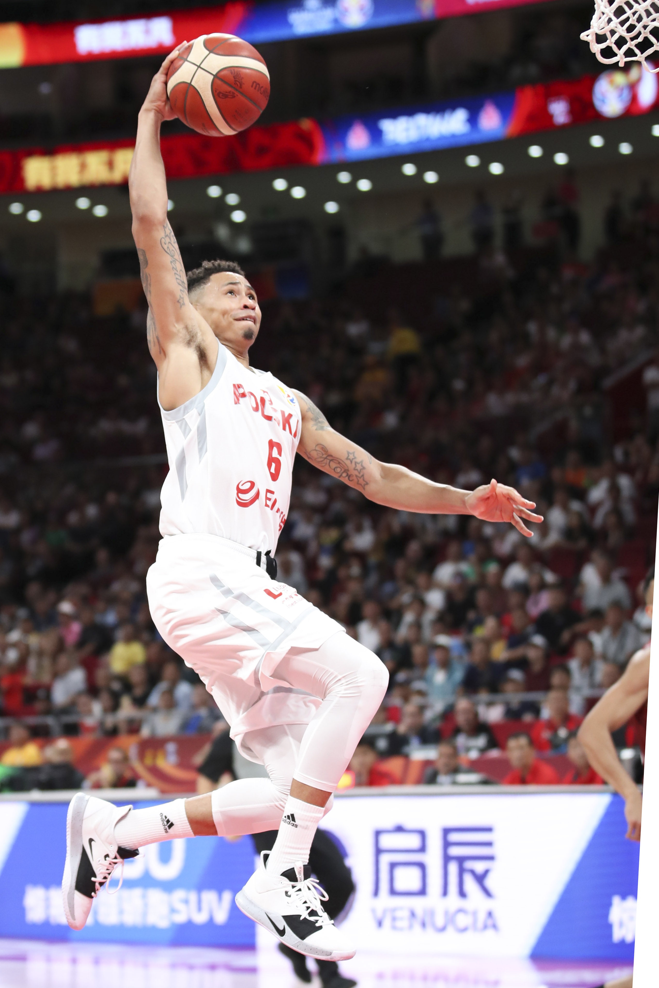 委内瑞拉轮椅篮球队团结合作赢得尊重