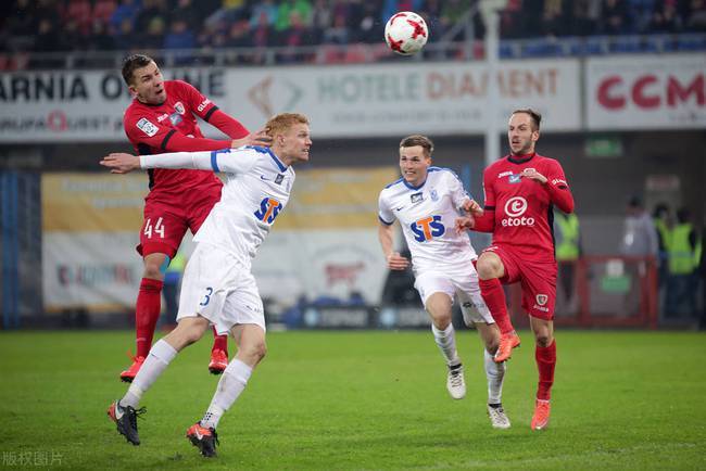 包含圣埃蒂安将向昂热展示实力，备受瞩目的词条