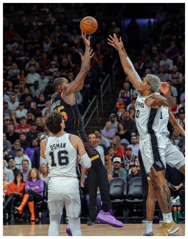 马刺关键时刻爆发，逆转对手