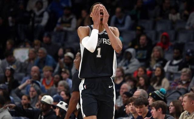 马刺关键时刻爆发，逆转对手