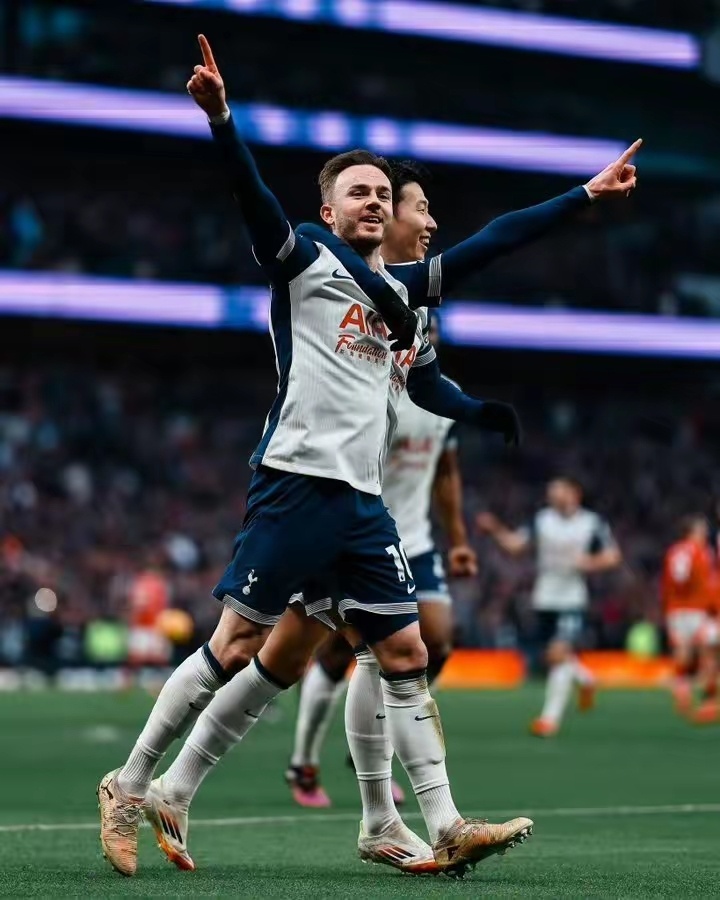 包含热刺双前锋合砍火炮，带领球队摆脱低谷的词条