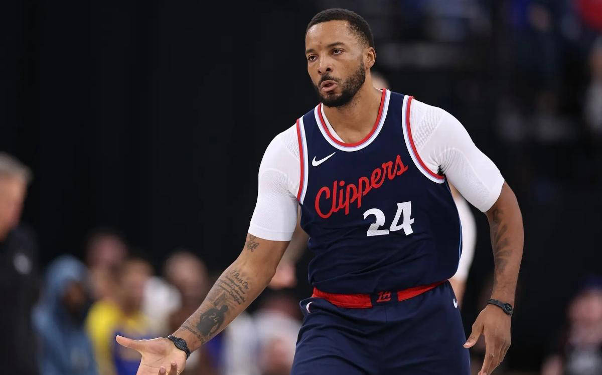 球明星在比赛中奉献出色表现的简单介绍