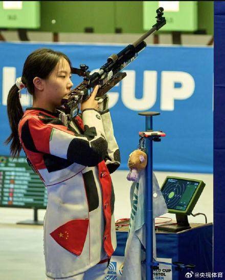 哥伦比亚运动员荣膺射击女子米气步枪冠军