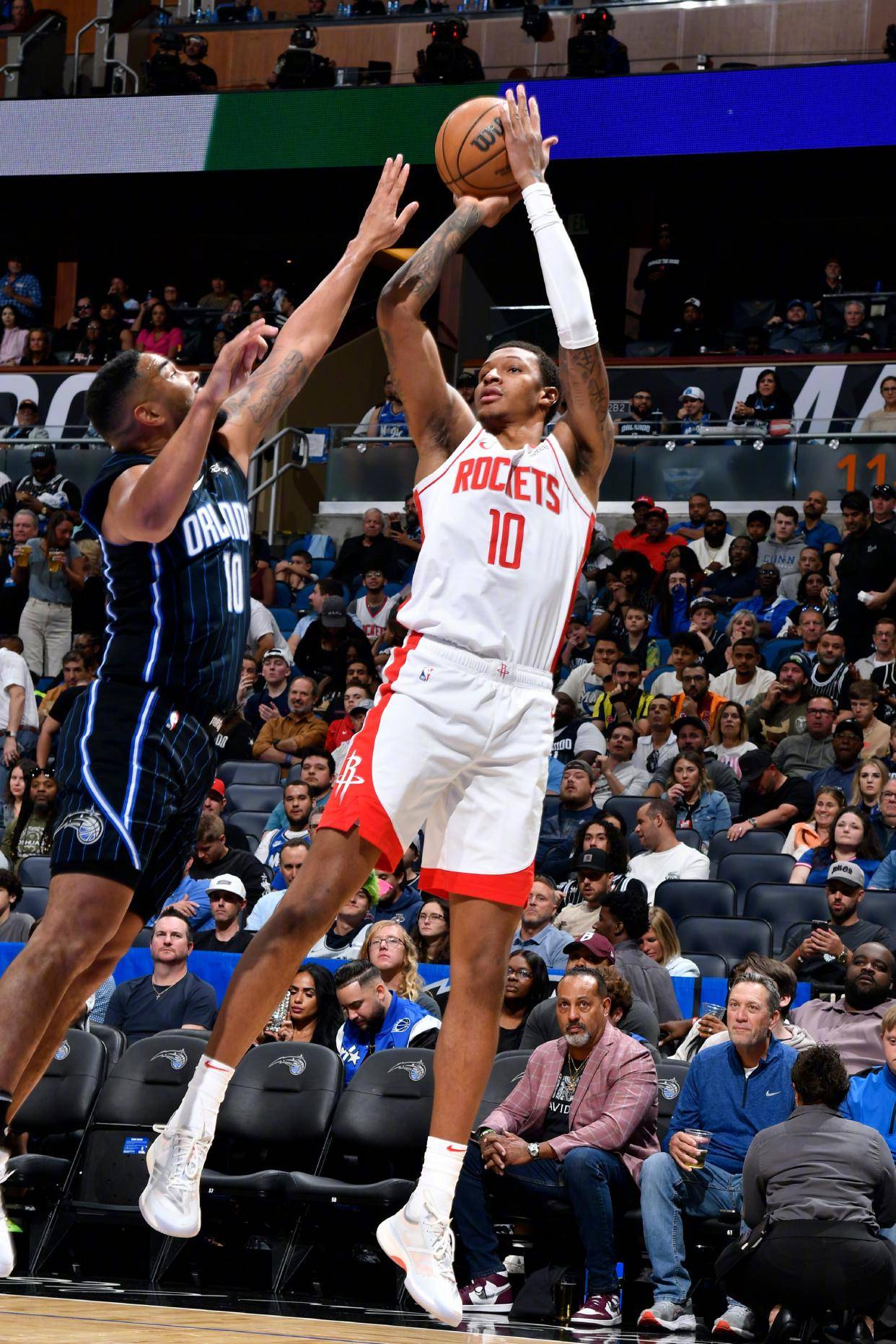 火箭客场击败魔术，取得胜利