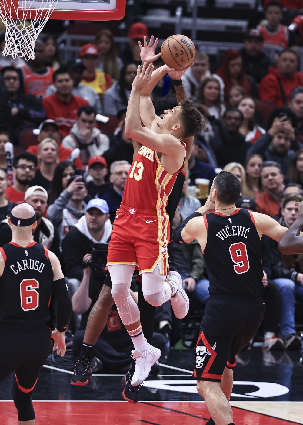 老鹰客场惜败活塞，德罗赞砍下30分