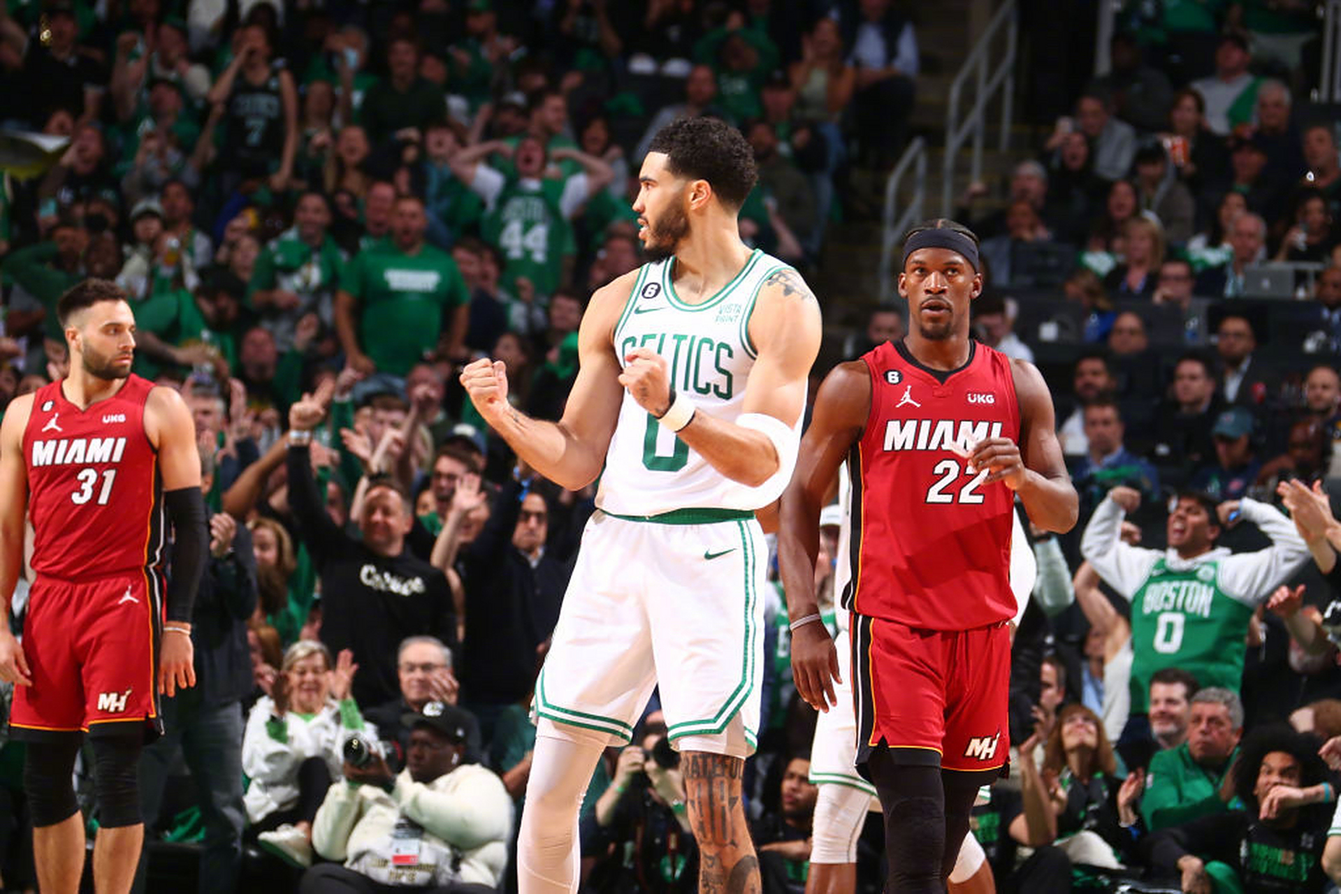 凯尔特人客场逆转热火,夺得胜利 凯尔特人客场逆转热火,夺得胜利