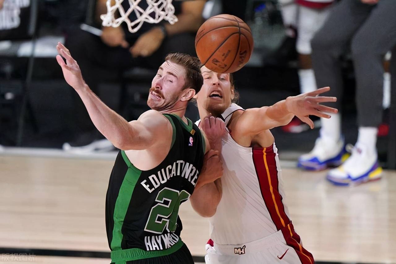 黄蜂憾负骑士，沃克独造28分