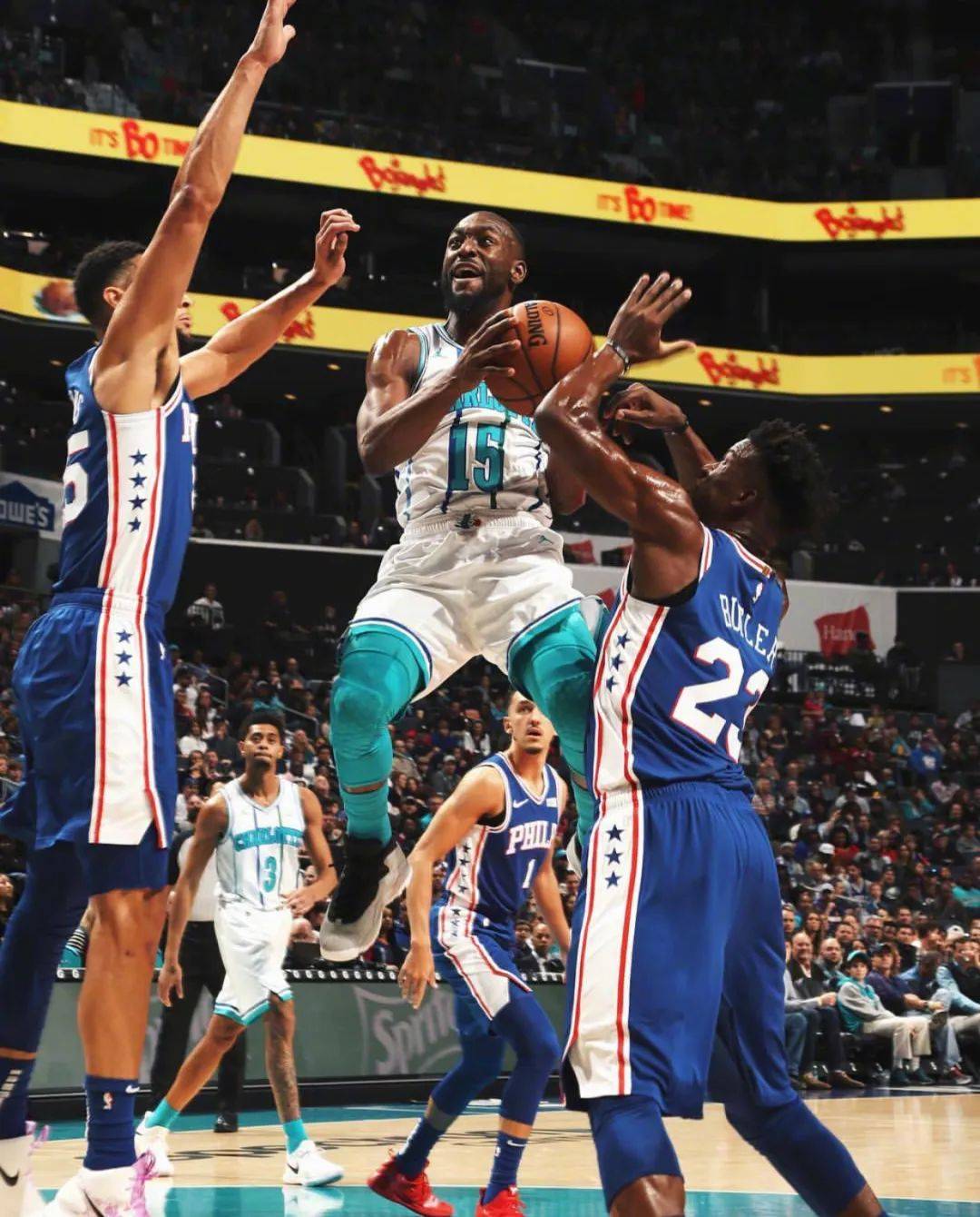 黄蜂憾负骑士，沃克独造28分