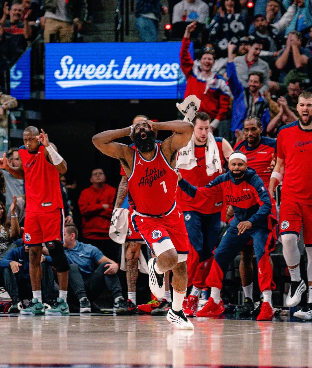 快船队压哨绝杀，取得战胜76人胜利的简单介绍