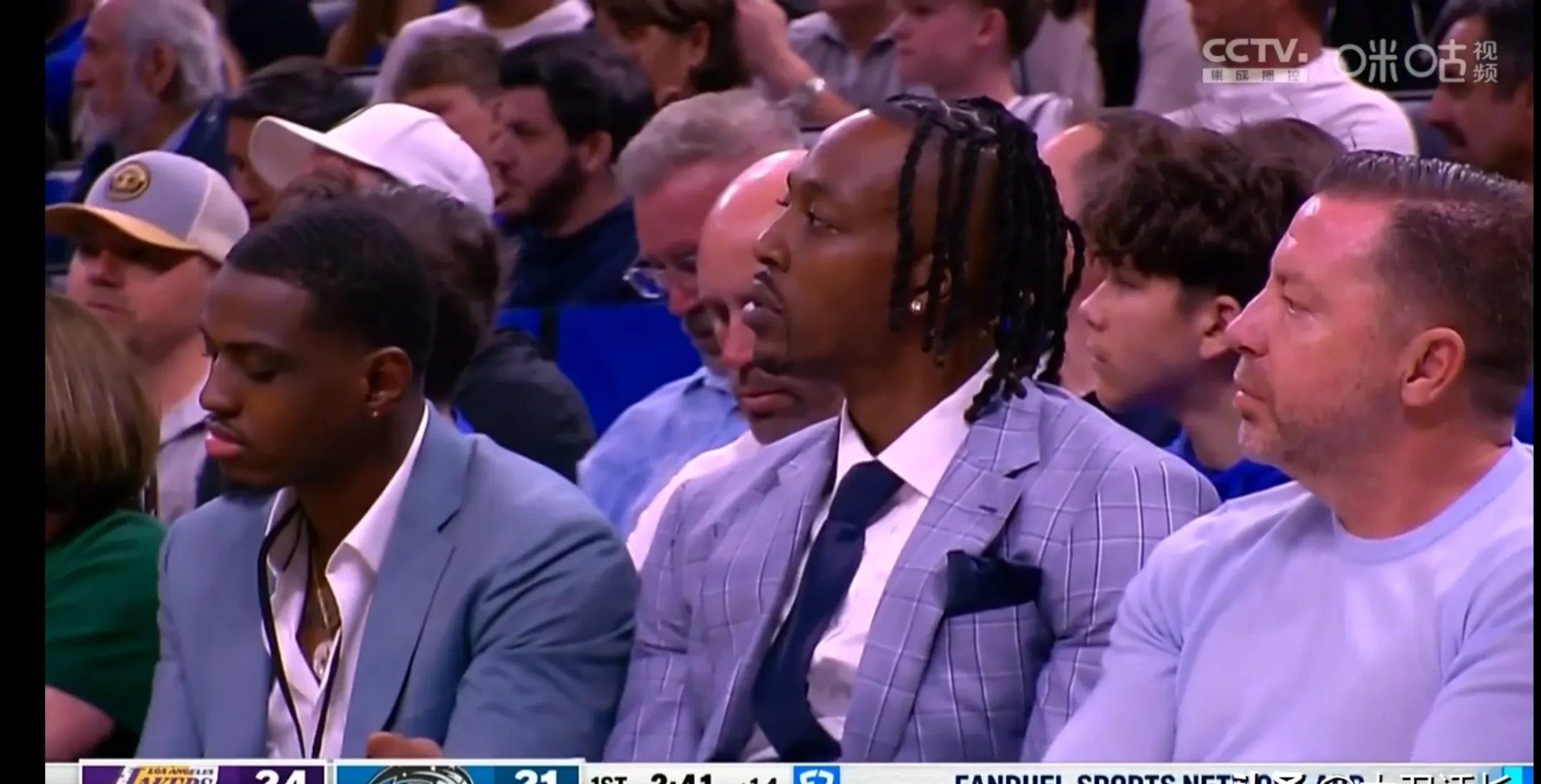 国王队主场逆转骑士，霍华德抢下关键篮板