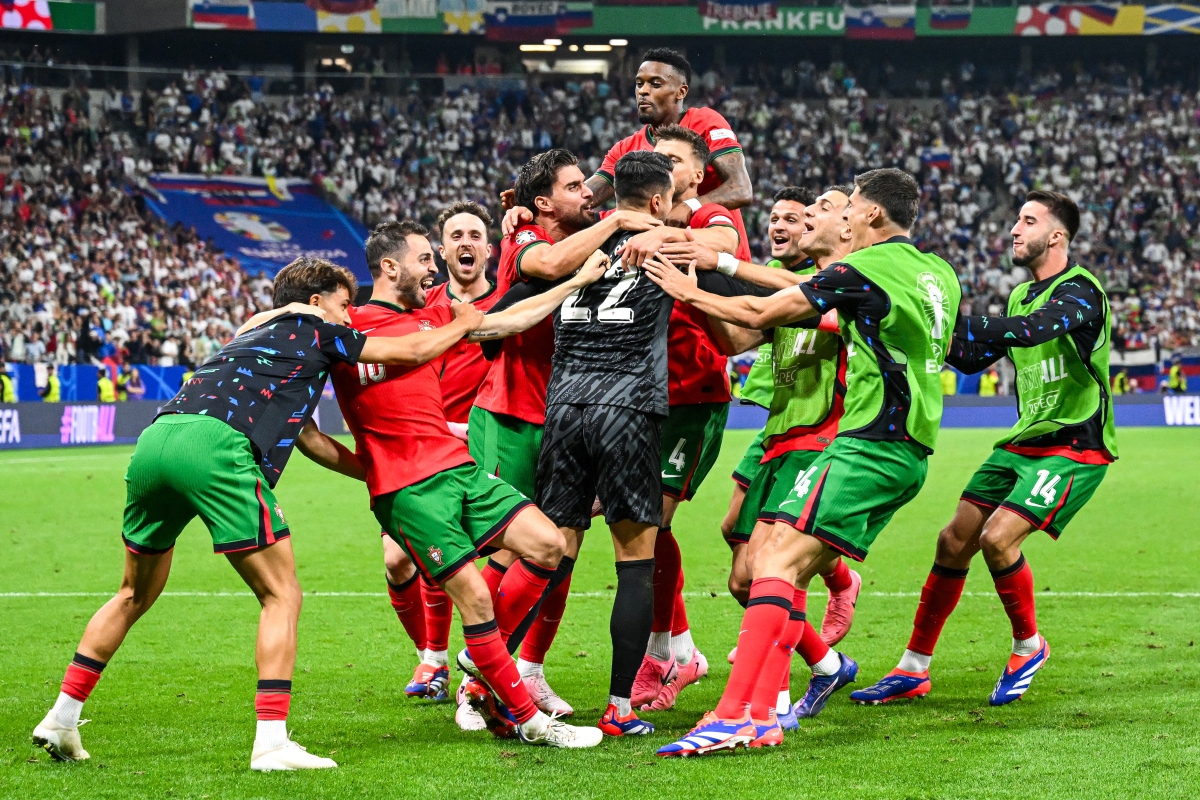 奥地利完胜多特蒙德，库尔图瓦带队取胜